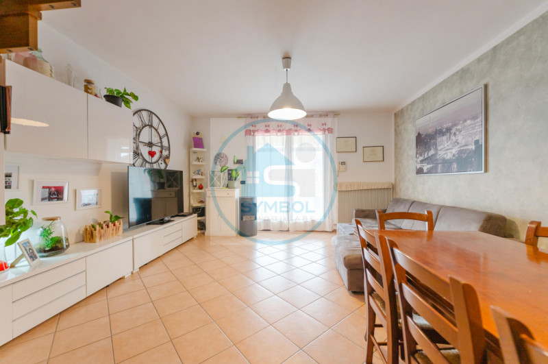 Nel cuore di Zero Branco, proponiamo in vendita un elegante appartamento duplex situato al primo ...