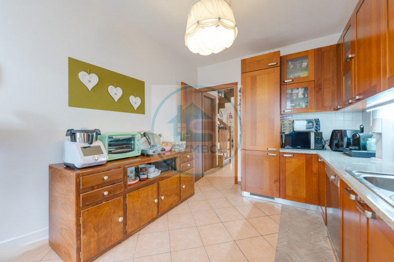 Nel cuore di Zero Branco, proponiamo in vendita un elegante appartamento duplex situato al primo ...