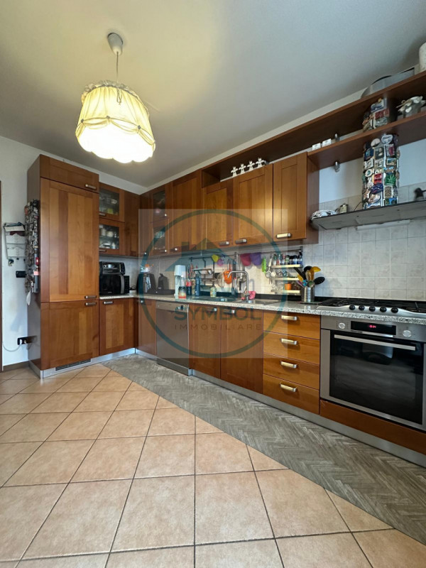 Nel cuore di Zero Branco, proponiamo in vendita un elegante appartamento duplex situato al primo ...