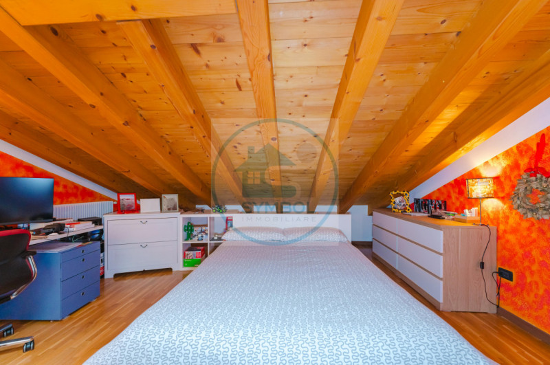 Nel cuore di Zero Branco, proponiamo in vendita un elegante appartamento duplex situato al primo ...