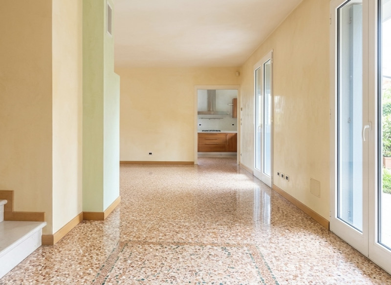 (Per INFO Monica 3482688677) Nel cuore del quartiere Arcella a Padova, in zona servitissima da tr...