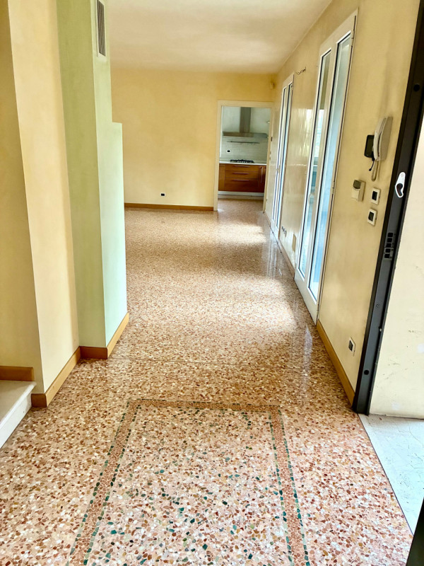 (Per INFO Monica 3482688677) Nel cuore del quartiere Arcella a Padova, in zona servitissima da tr...