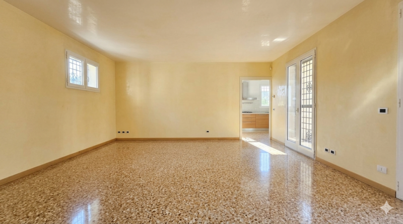 (Per INFO Monica 3482688677) Nel cuore del quartiere Arcella a Padova, in zona servitissima da tr...