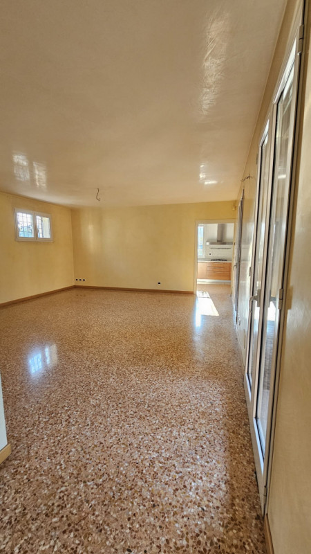 (Per INFO Monica 3482688677) Nel cuore del quartiere Arcella a Padova, in zona servitissima da tr...