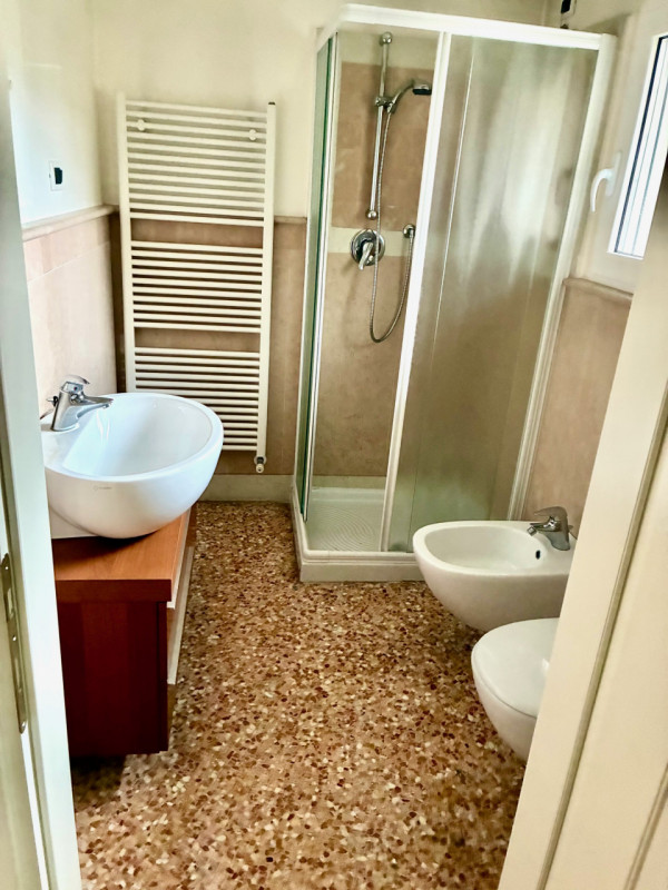 (Per INFO Monica 3482688677) Nel cuore del quartiere Arcella a Padova, in zona servitissima da tr...