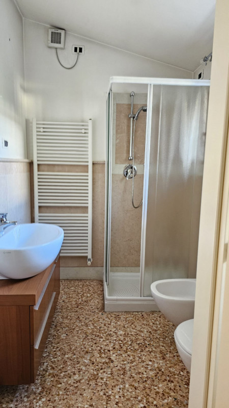 (Per INFO Monica 3482688677) Nel cuore del quartiere Arcella a Padova, in zona servitissima da tr...