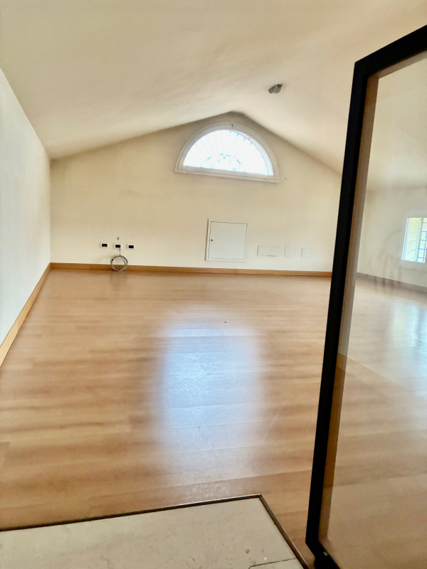 (Per INFO Monica 3482688677) Nel cuore del quartiere Arcella a Padova, in zona servitissima da tr...