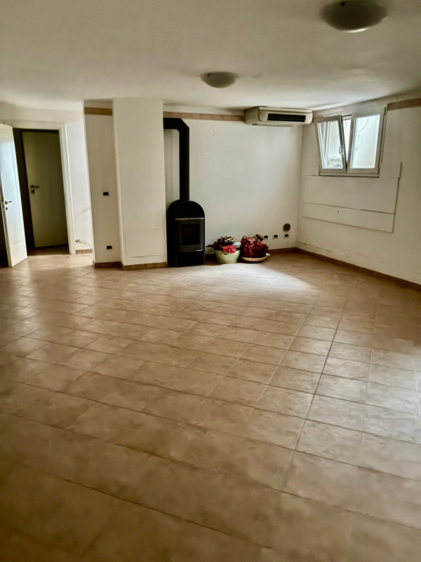 (Per INFO Monica 3482688677) Nel cuore del quartiere Arcella a Padova, in zona servitissima da tr...