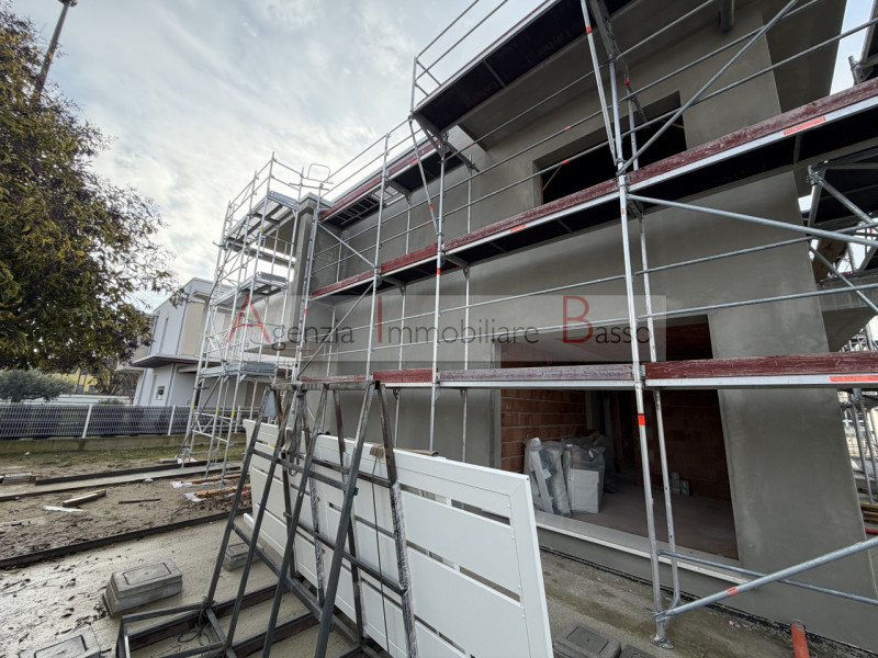 LOREGGIA – PORZIONE DI BIFAMILIARE MODERNA AL GREZZO AVANZATO, PRONTA PER ESSERE PERSONALIZZATA

...