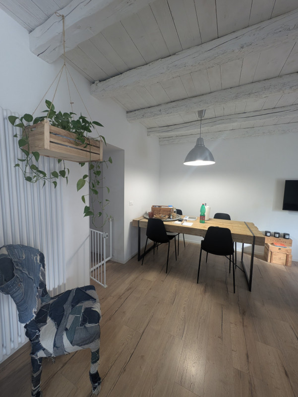 Proponiamo in vendita immobile di 160 mq completamente ristrutturato, con importanti interventi d...