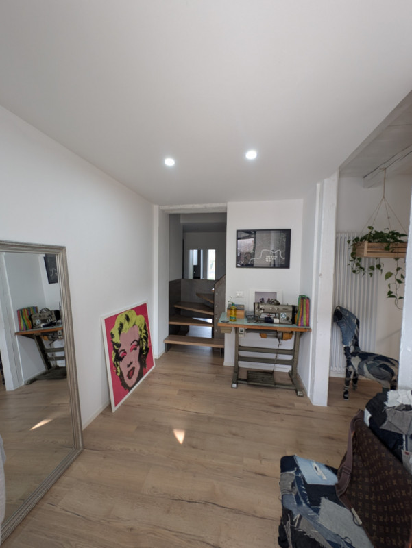 Proponiamo in vendita immobile di 160 mq completamente ristrutturato, con importanti interventi d...