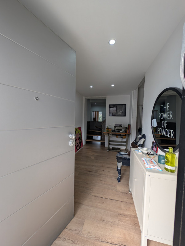 Proponiamo in vendita immobile di 160 mq completamente ristrutturato, con importanti interventi d...