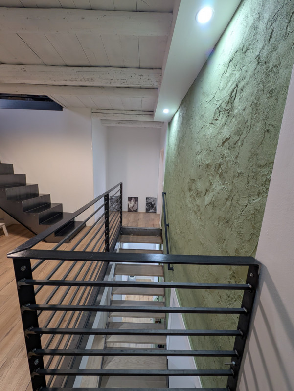 Proponiamo in vendita immobile di 160 mq completamente ristrutturato, con importanti interventi d...