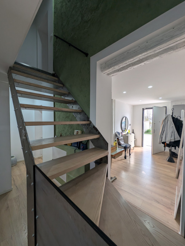 Proponiamo in vendita immobile di 160 mq completamente ristrutturato, con importanti interventi d...