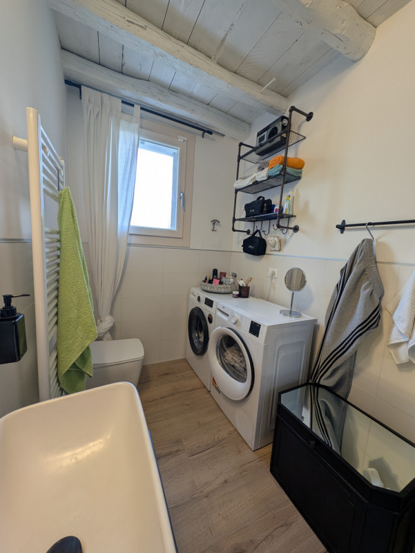 Proponiamo in vendita immobile di 160 mq completamente ristrutturato, con importanti interventi d...