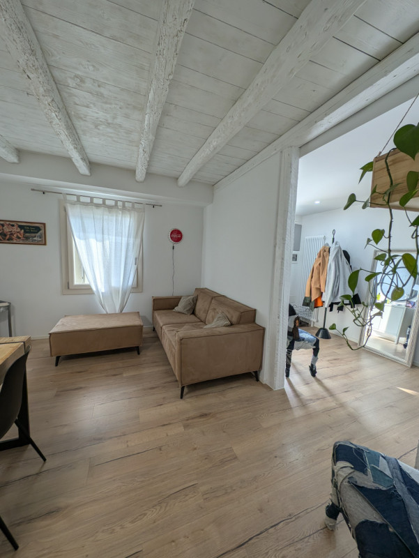 Proponiamo in vendita immobile di 160 mq completamente ristrutturato, con importanti interventi d...