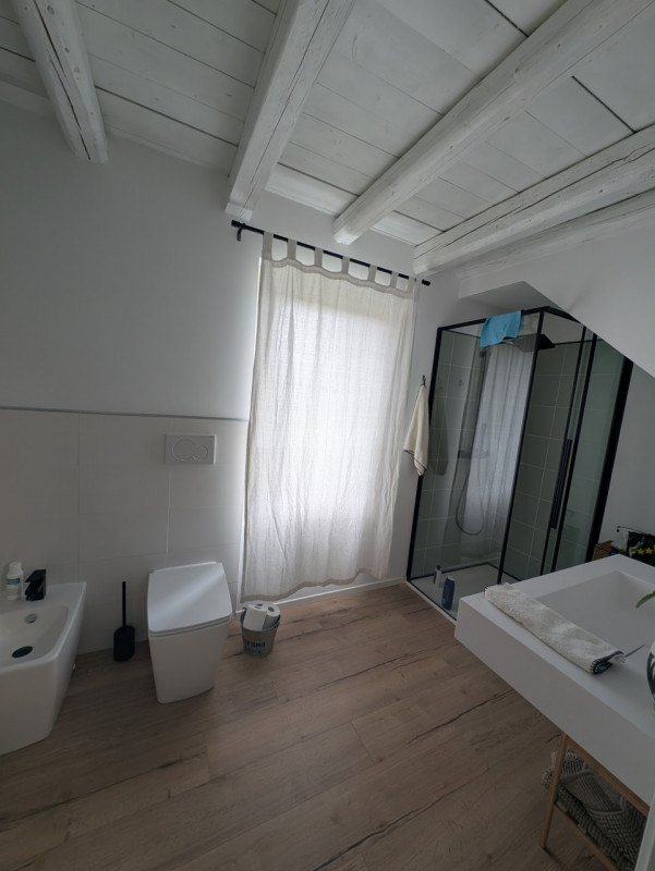 Proponiamo in vendita immobile di 160 mq completamente ristrutturato, con importanti interventi d...