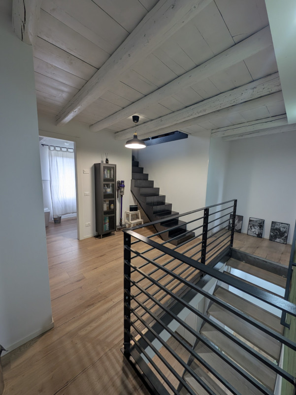 Proponiamo in vendita immobile di 160 mq completamente ristrutturato, con importanti interventi d...