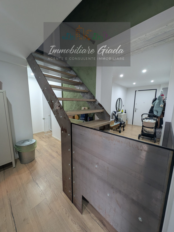 Proponiamo in vendita immobile di 160 mq completamente ristrutturato, con importanti interventi d...