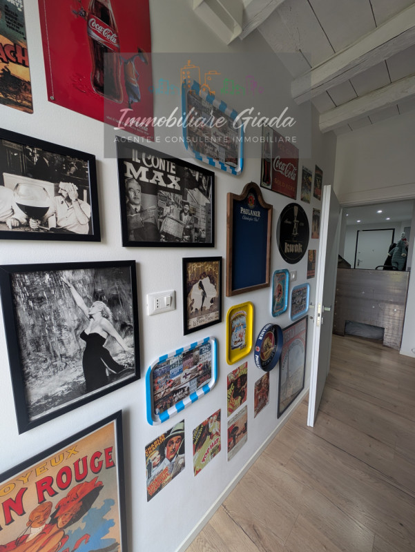 Proponiamo in vendita immobile di 160 mq completamente ristrutturato, con importanti interventi d...