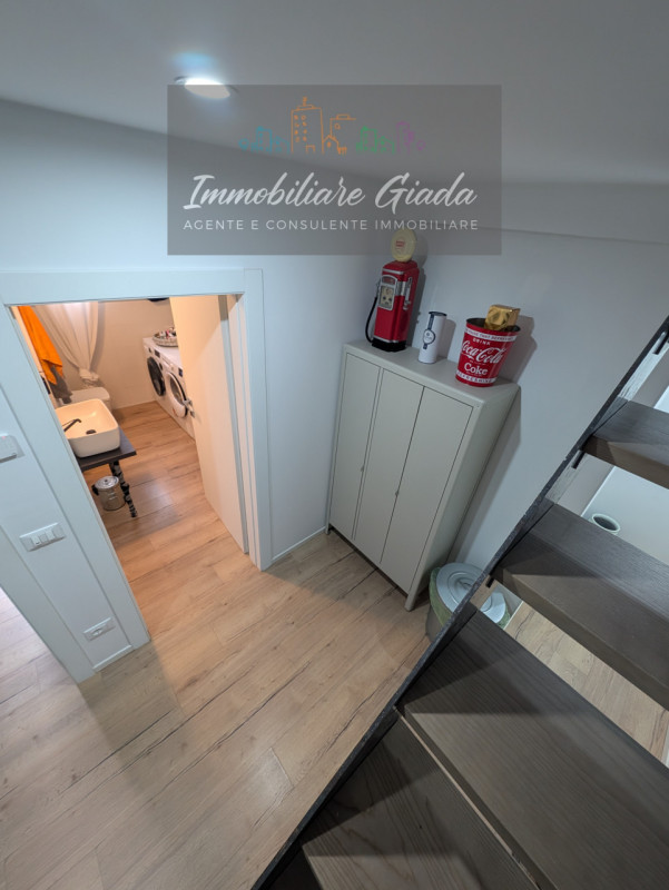 Proponiamo in vendita immobile di 160 mq completamente ristrutturato, con importanti interventi d...