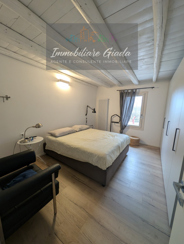 Proponiamo in vendita immobile di 160 mq completamente ristrutturato, con importanti interventi d...