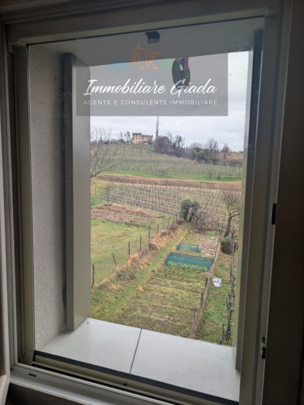 Proponiamo in vendita immobile di 160 mq completamente ristrutturato, con importanti interventi d...