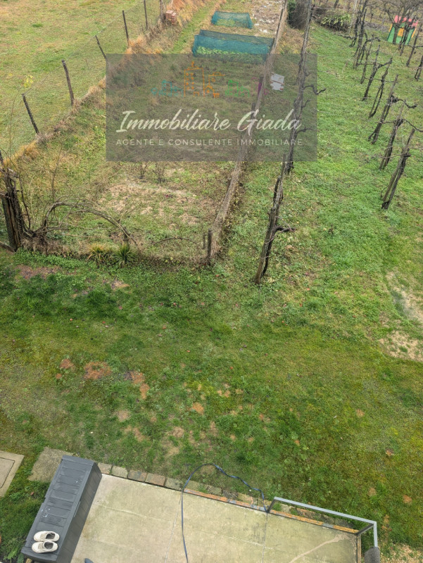 Proponiamo in vendita immobile di 160 mq completamente ristrutturato, con importanti interventi d...