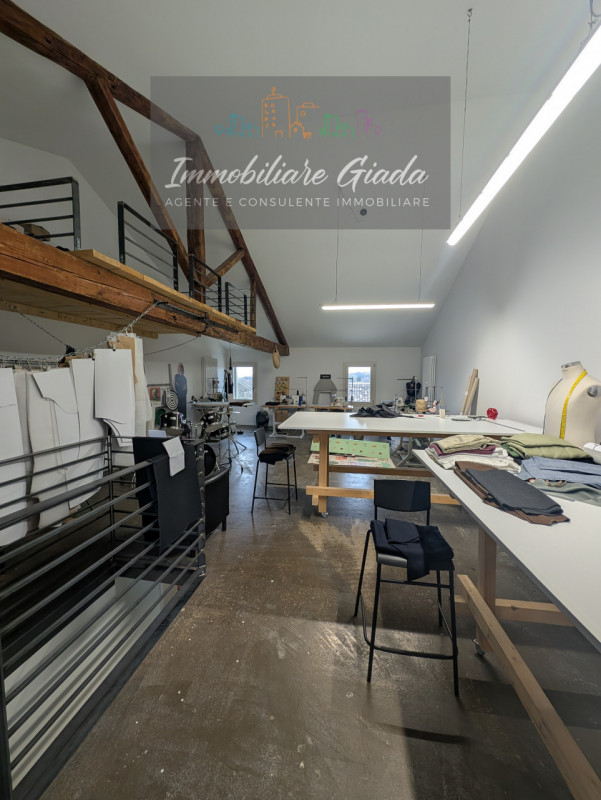 Proponiamo in vendita immobile di 160 mq completamente ristrutturato, con importanti interventi d...