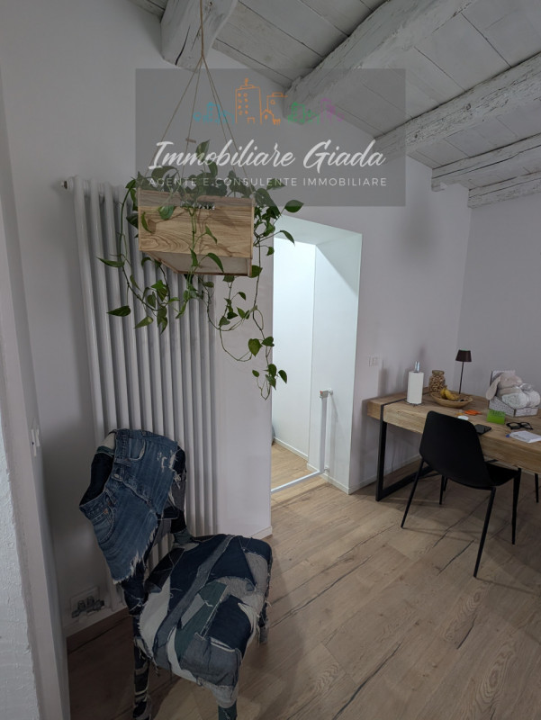 Proponiamo in vendita immobile di 160 mq completamente ristrutturato, con importanti interventi d...