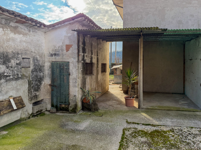 (PER INFO VITTORIO 3517343301) A Montebelluna proponiamo in vendita una stalla edificata nel 1971...