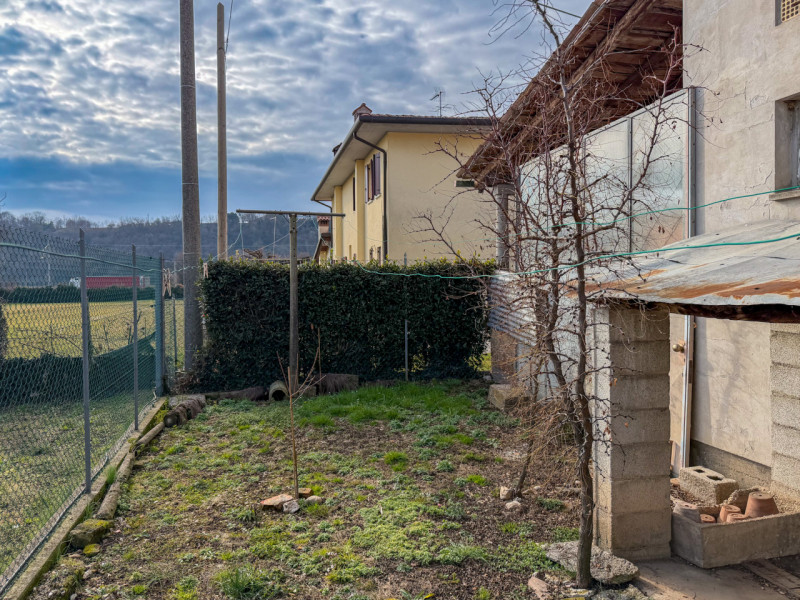 (PER INFO VITTORIO 3517343301) A Montebelluna proponiamo in vendita una stalla edificata nel 1971...