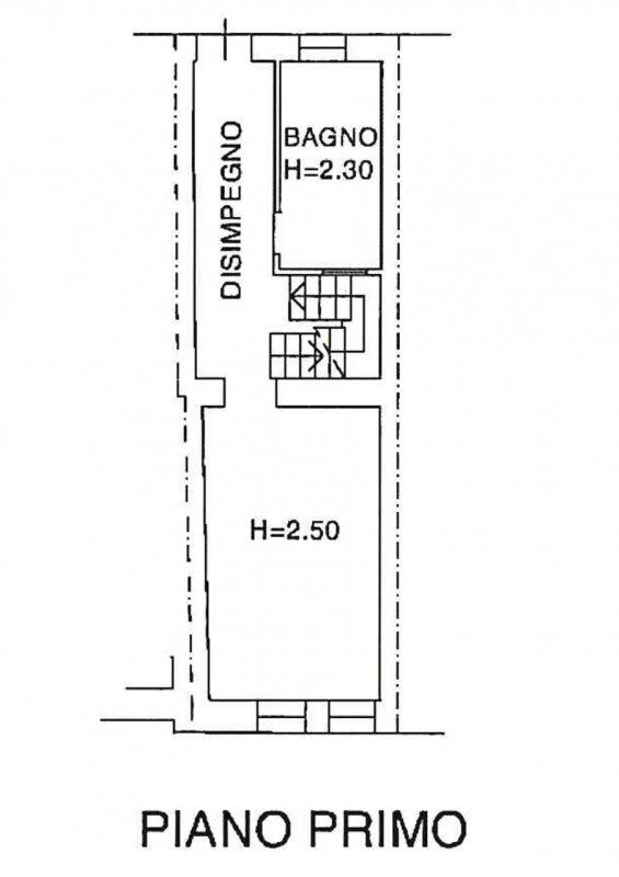 Nel suggestivo comune montano di Posina, proponiamo in vendita una porzione centrale di casa a sc...