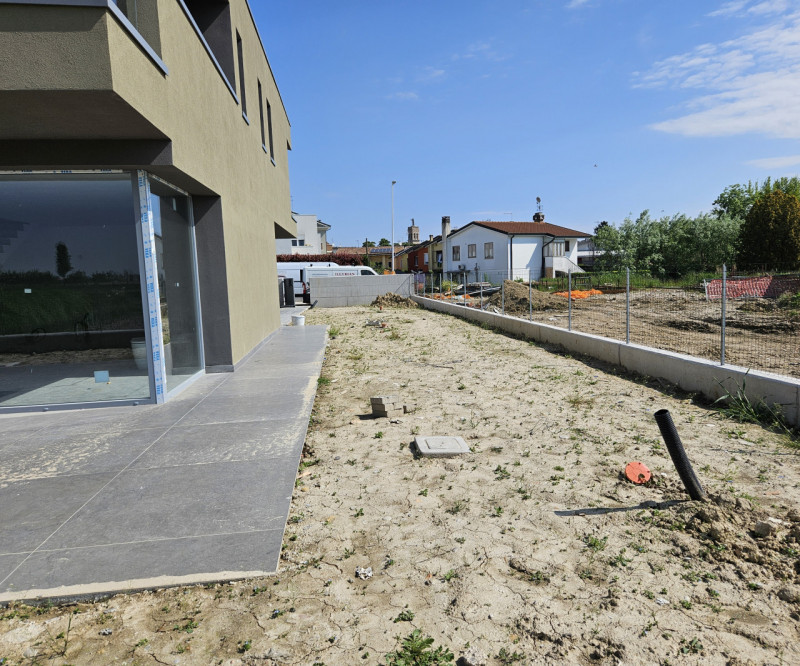 Bifamiliare €. 320.000 Nuova Classe A4 giardino mq. 250.

Nel centro di Codevigo , Bifamiliare  i...