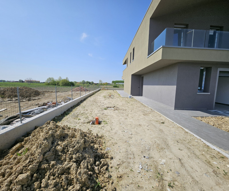 Bifamiliare €. 320.000 Nuova Classe A4 giardino mq. 250.

Nel centro di Codevigo , Bifamiliare  i...