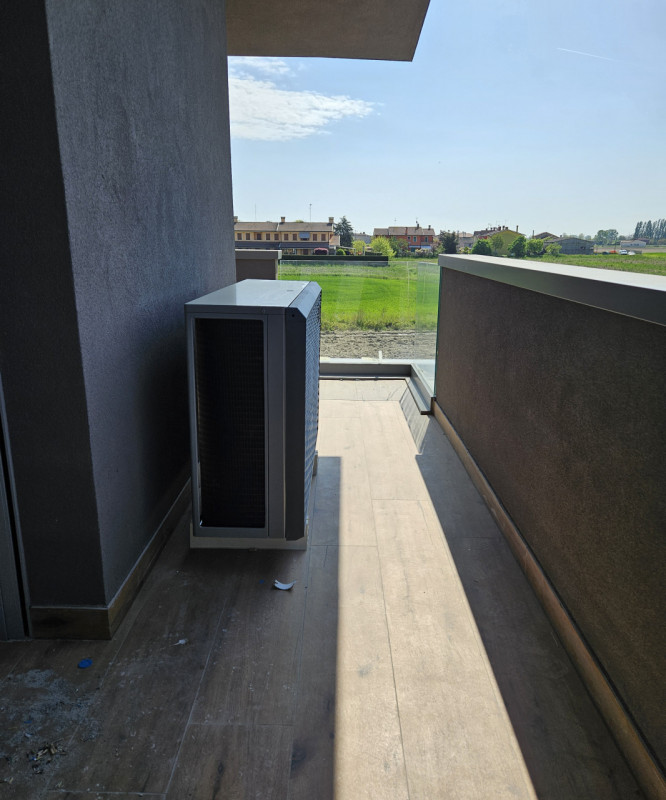 Bifamiliare €. 320.000 Nuova Classe A4 giardino mq. 250.

Nel centro di Codevigo , Bifamiliare  i...