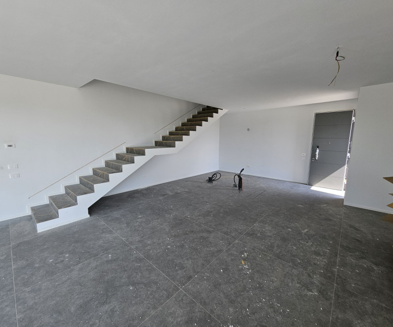 Bifamiliare €. 320.000 Nuova Classe A4 giardino mq. 250.

Nel centro di Codevigo , Bifamiliare  i...