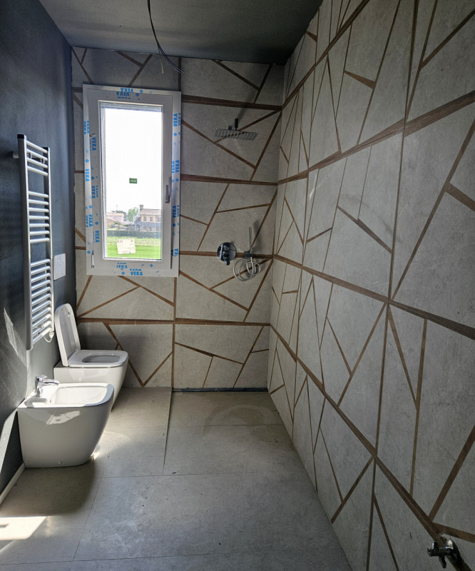 Bifamiliare €. 320.000 Nuova Classe A4 giardino mq. 250.

Nel centro di Codevigo , Bifamiliare  i...