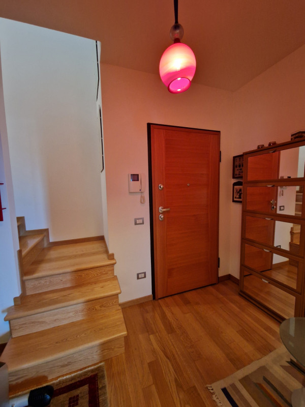 Proponiamo in vendita un esclusivo appartamento quadrilocale di 160 mq situato nel quartiere resi...