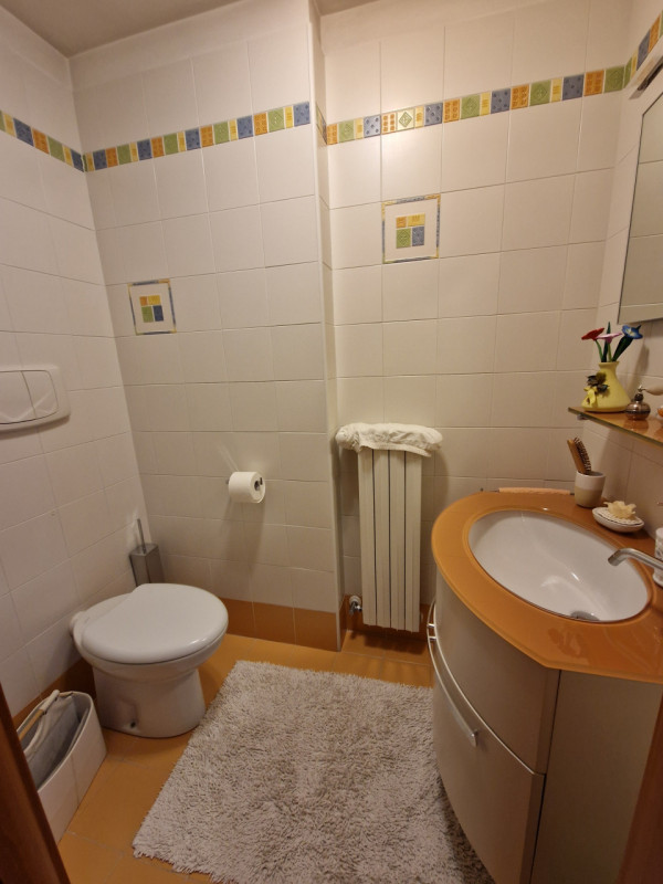 Proponiamo in vendita un esclusivo appartamento quadrilocale di 160 mq situato nel quartiere resi...