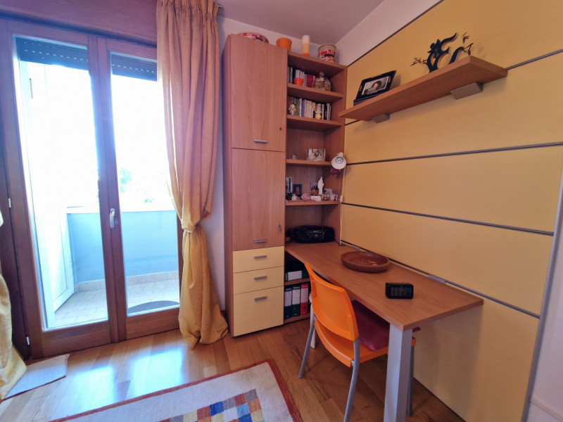 Proponiamo in vendita un esclusivo appartamento quadrilocale di 160 mq situato nel quartiere resi...