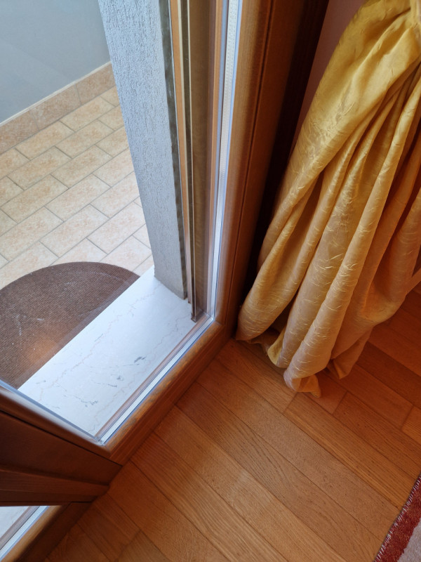 Proponiamo in vendita un esclusivo appartamento quadrilocale di 160 mq situato nel quartiere resi...