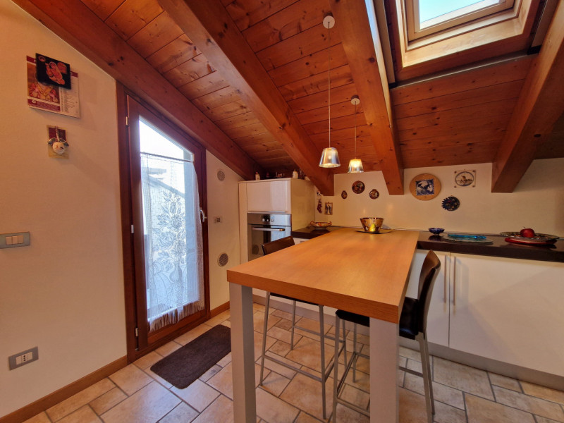 Proponiamo in vendita un esclusivo appartamento quadrilocale di 160 mq situato nel quartiere resi...