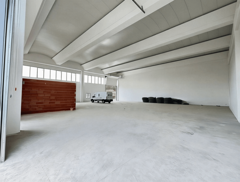 Per informazioni: 375.7062731

EUROMEDIA propone in vendita un interessante immobile a destinazio...