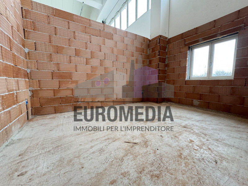 Per informazioni: 375.7062731

EUROMEDIA propone in vendita un interessante immobile a destinazio...