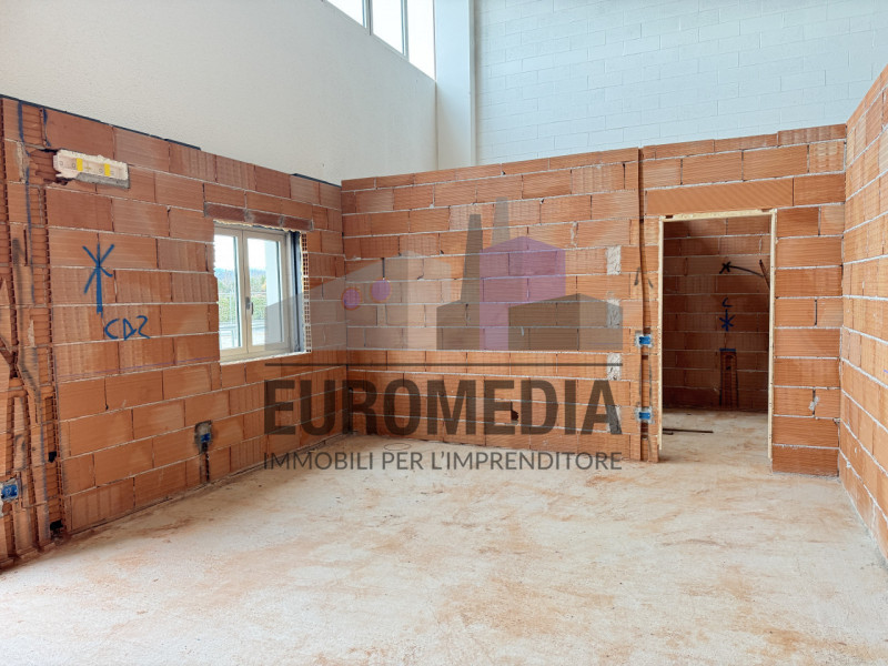 Per informazioni: 375.7062731

EUROMEDIA propone in vendita un interessante immobile a destinazio...