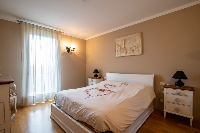 VILLA DEL CONTE - In posizione comoda al centro di Villa del Conte, proponiamo in vendita porzion...