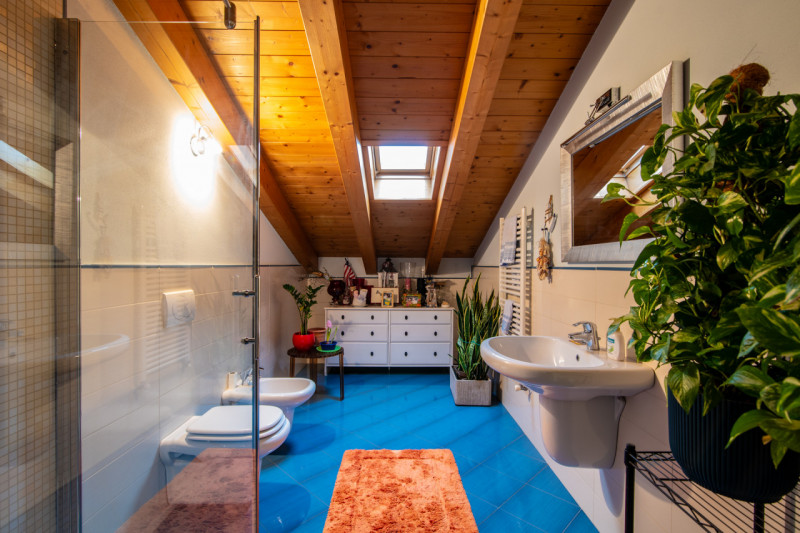 VILLA DEL CONTE - In posizione comoda al centro di Villa del Conte, proponiamo in vendita porzion...