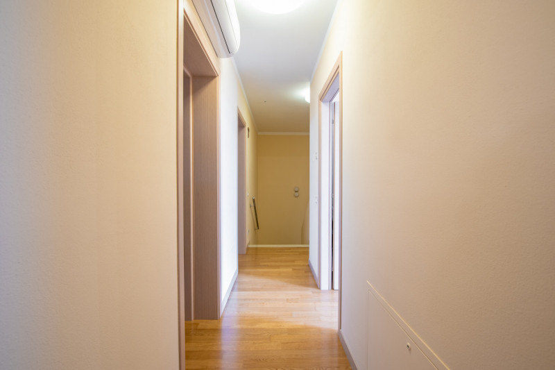 VILLA DEL CONTE - In posizione comoda al centro di Villa del Conte, proponiamo in vendita porzion...