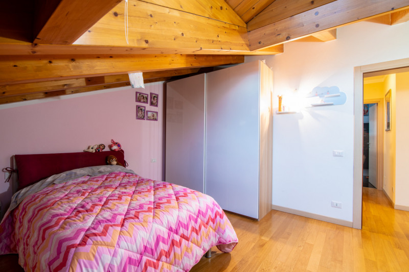 VILLA DEL CONTE - In posizione comoda al centro di Villa del Conte, proponiamo in vendita porzion...